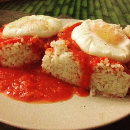 arroz con tomate y huevos al vapor